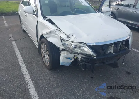 2011 Toyota Avalon Limited z USA, uszkodzony, nr VIN 4T1BK3DB4BU413269